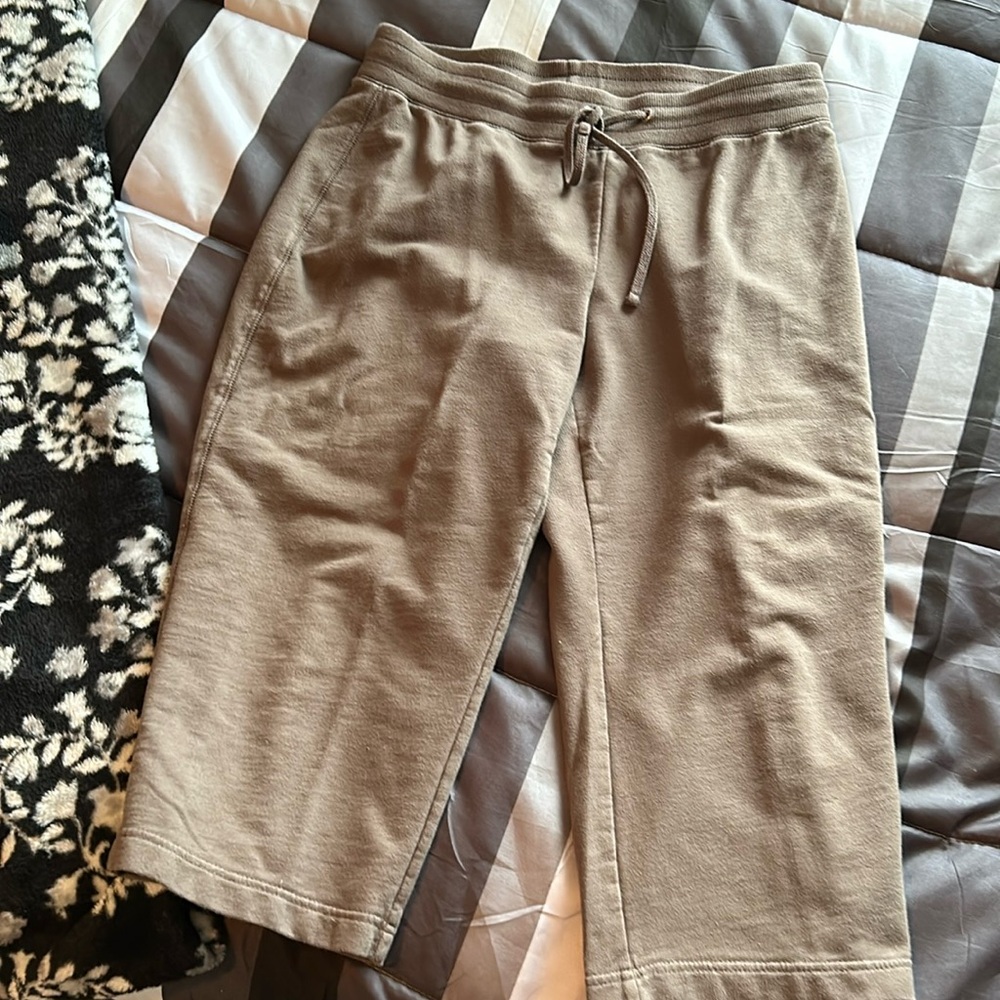 Women’s sweatpants material capris